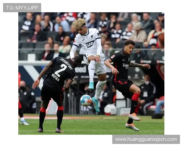 皇冠24500比分手机版为用户提供全面的比分直播和赛事资讯,实时掌握足球篮球等多类体育比赛的最新动态 皇冠24500比分手机版为用户提供全面的比分直播和赛事资讯,实时掌握足球篮球等多类体育比赛的最新动态